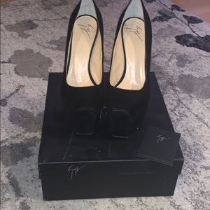 Giuseppe Zanotti suede pumps